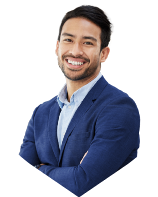 Joven empresario sonriendo con los brazos cruzados, simbolizando la confianza y el éxito de los usuarios de la Cuenta Global Business.